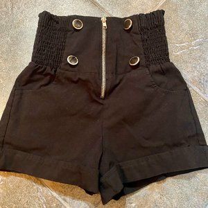 High waisted, ICON black shorts, size M!